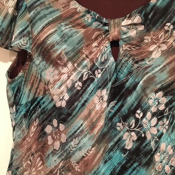 Blouse size LG fit like MED - Picture 2 of 6